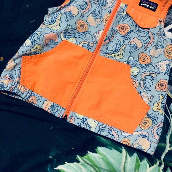 SOLD Patagonia Toddler Girl Spring Vest With Hood Size 4 EUC - Picture 4 of 6